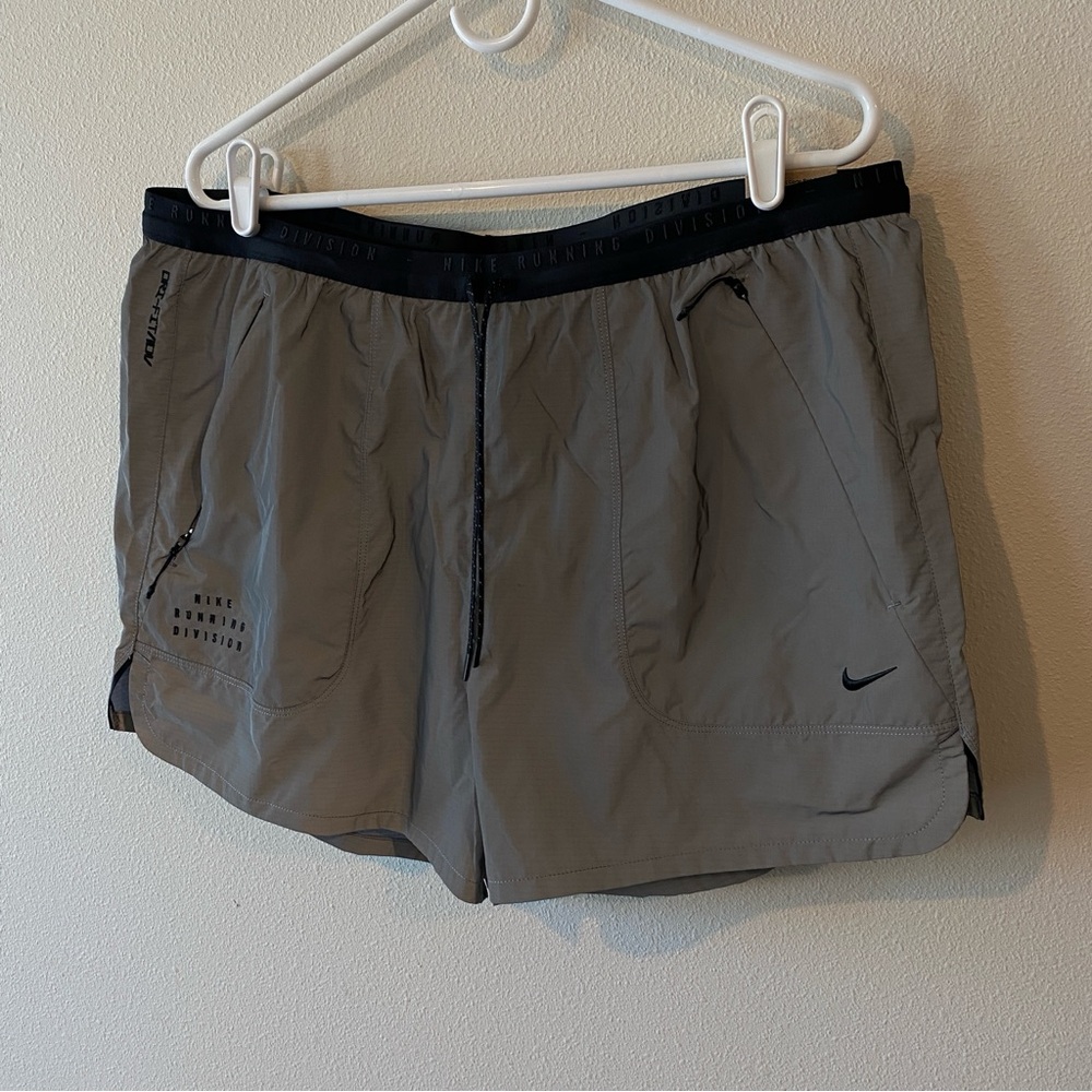 Nike Running Division Reflective Running Shorts FZ1123-035 $100 - Size XL - Picture 10 of 11